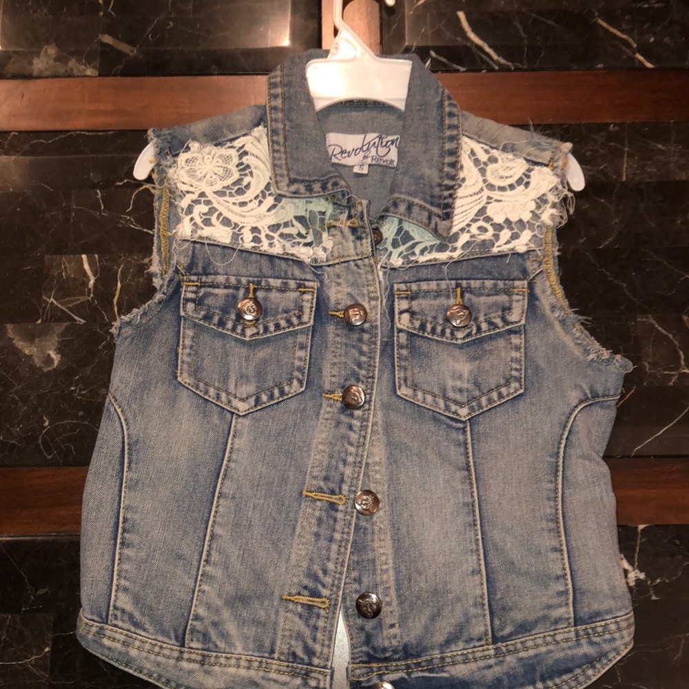 denim vest with lace